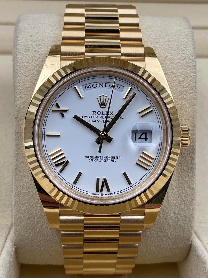 1d007182-6b56-50d3-9915-46a3c97af7ef.jpg Rolex Day-Date 228238 - Image 1