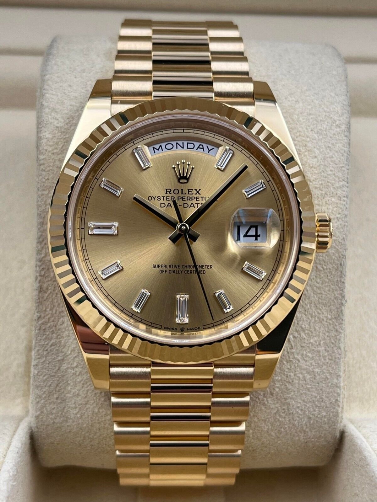 e8fae467-a6b9-5606-b05f-092717b413fd.jpg Rolex Day-Date 228238 - Image 1